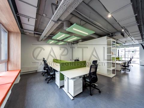 комерційна за адресою Саксаганського вул., 70/16