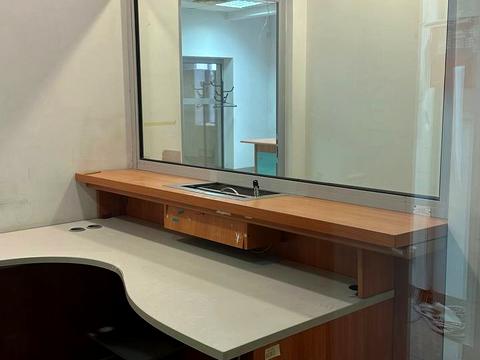 комерційна за адресою Дмитра Яворницького просп. (Карла Маркса), 27