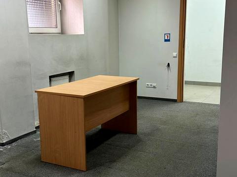 комерційна за адресою Дмитра Яворницького просп. (Карла Маркса), 27
