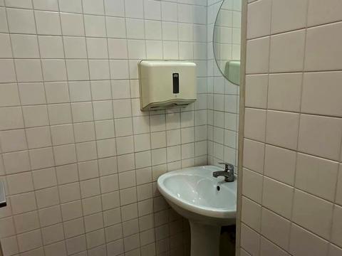 комерційна за адресою Дмитра Яворницького просп. (Карла Маркса), 27