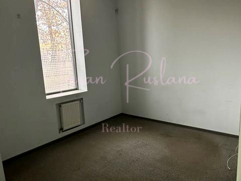 комерційна за адресою Дмитра Яворницького просп. (Карла Маркса), 27