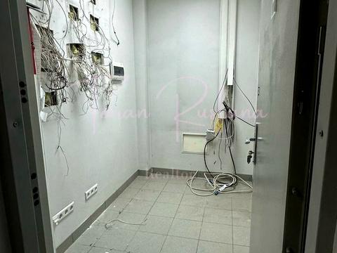 комерційна за адресою Дмитра Яворницького просп. (Карла Маркса), 27