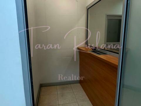 комерційна за адресою Дмитра Яворницького просп. (Карла Маркса), 27