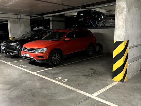 паркомісце за адресою Університетська вул., 3/2