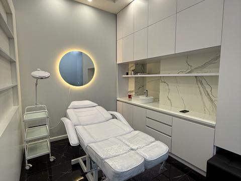 комерційна за адресою Університетська вул., 3/2