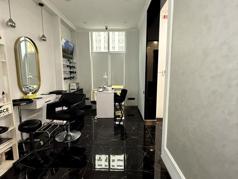 комерційна за адресою Університетська вул., 3/2