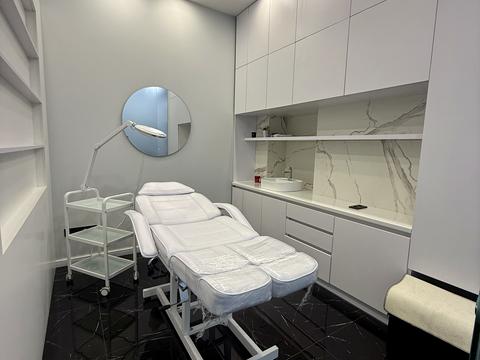 комерційна за адресою Університетська вул., 3/2