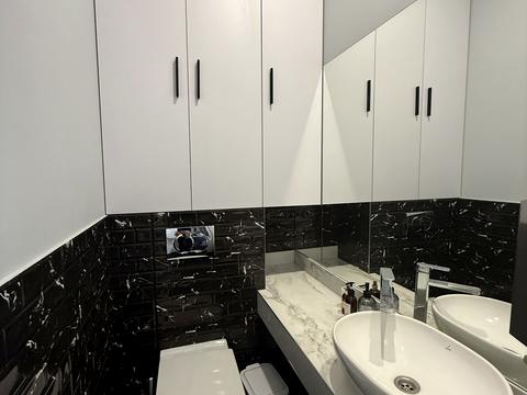 комерційна за адресою Університетська вул., 3/2