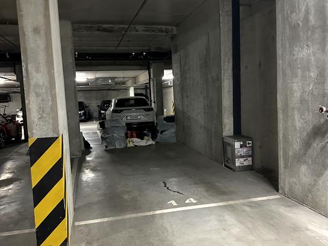 паркомісце за адресою Університетська вул., 3/3