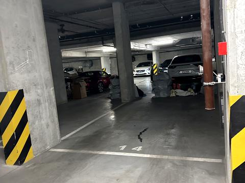 паркомісце за адресою Університетська вул., 3/3