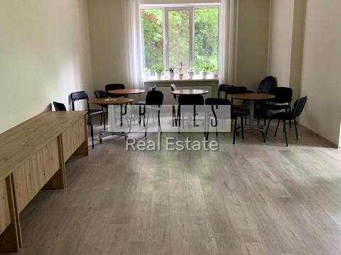 комерційна за адресою Василя Тютюнника вул. (Анрі Барбюса), 3