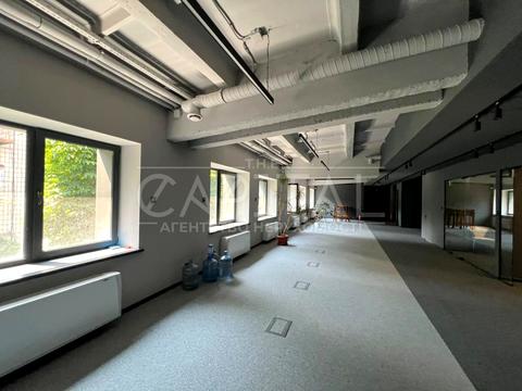 комерційна за адресою Кирилівська вул. (Фрунзе), 102