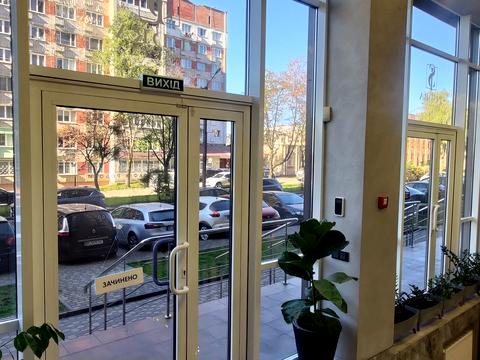 коммерческая по адресу Ивана Пулюя ул., 40