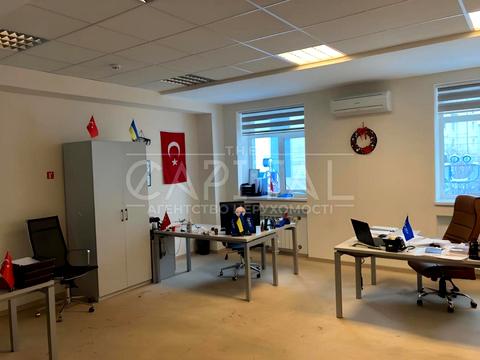 комерційна за адресою Федора Ернста вул., 36