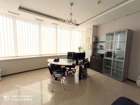 комерційна за адресою Королеви Єлизавети ІІ вул. (Глинки), 2