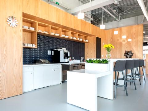 коммерческая по адресу Миколы Бажана просп., 151