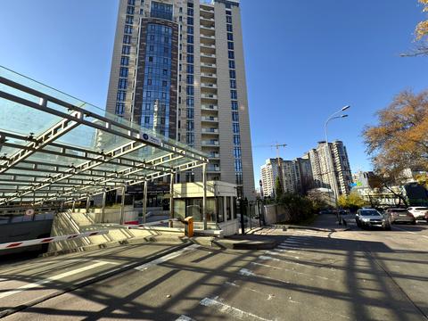 паркомісце за адресою Іоанна Павла II вул. (Патріса Лумумби), 6/1