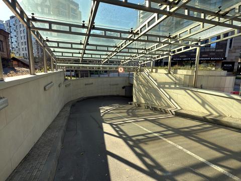 паркомісце за адресою Іоанна Павла II вул. (Патріса Лумумби), 6/1