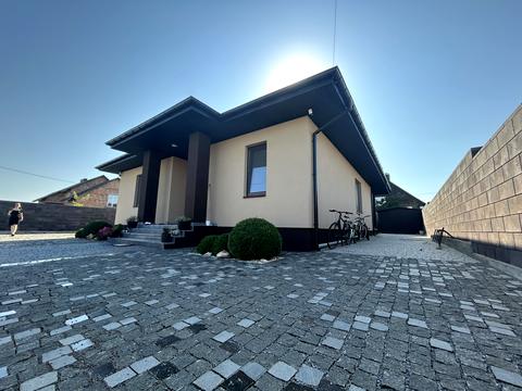 будинок за адресою Сонячна вул.