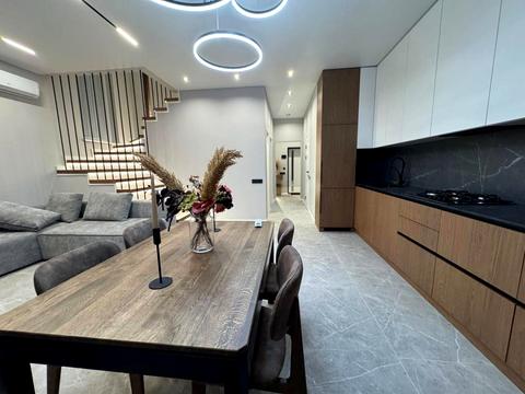 будинок за адресою Закарпатська вул., 4