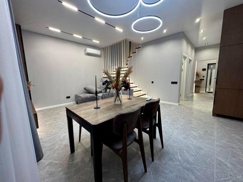 будинок за адресою Закарпатська вул., 4