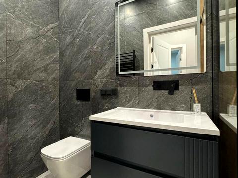 будинок за адресою Закарпатська вул., 4