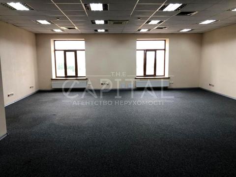 комерційна за адресою Празька вул., 6