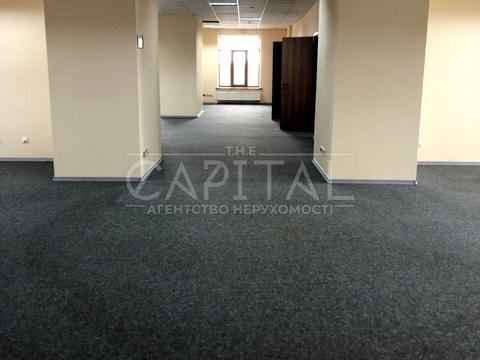 комерційна за адресою Празька вул., 6