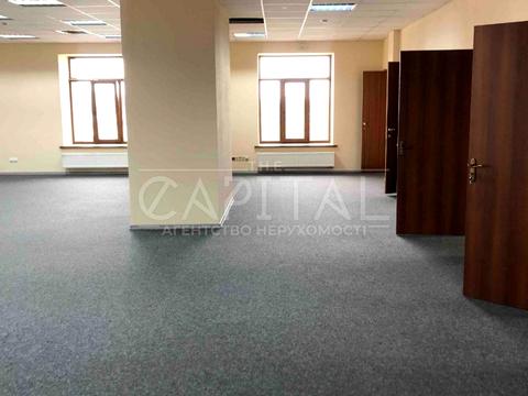 комерційна за адресою Празька вул., 6