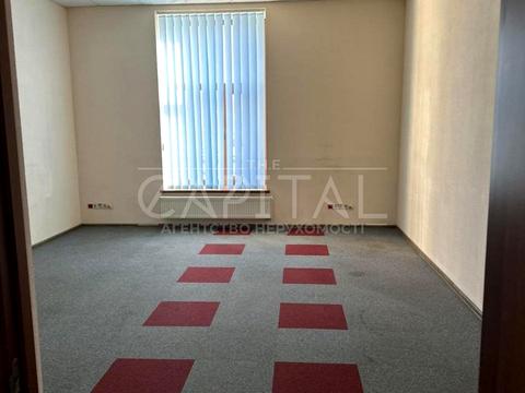 комерційна за адресою Празька вул., 6