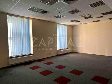 комерційна за адресою Празька вул., 6