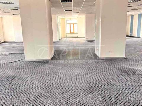 комерційна за адресою Празька вул., 6