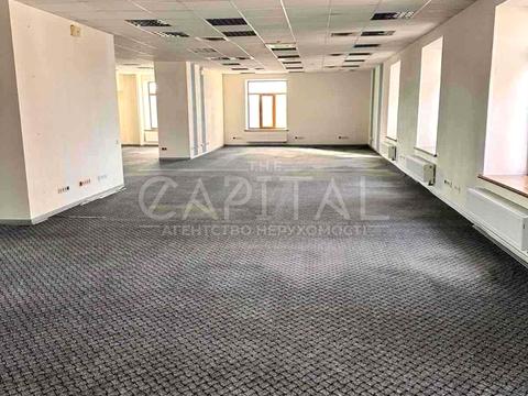 комерційна за адресою Празька вул., 6