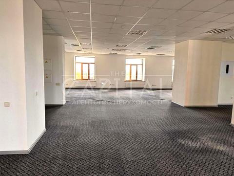 комерційна за адресою Празька вул., 6