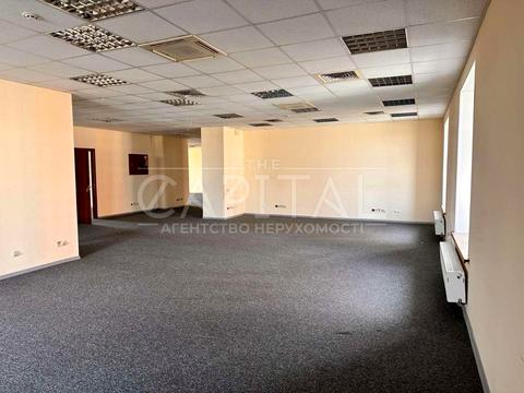 комерційна за адресою Празька вул., 6