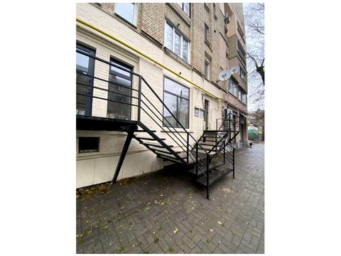 комерційна за адресою Межигірська вул., 57/17