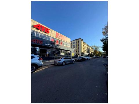 комерційна за адресою Межигірська вул., 57/17