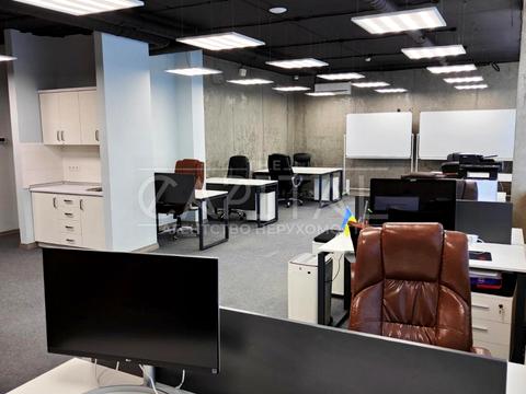 комерційна за адресою Олександра Мишуги вул., 10