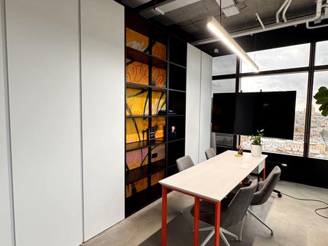 комерційна за адресою Богдана Хмельницького вул., 19