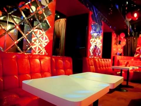 комерційна за адресою Дніпровська набережна вул., 11