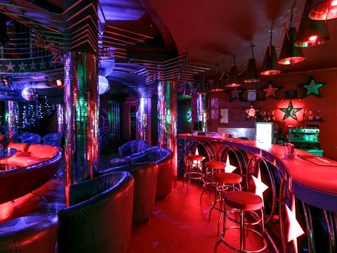 комерційна за адресою Дніпровська набережна вул., 11