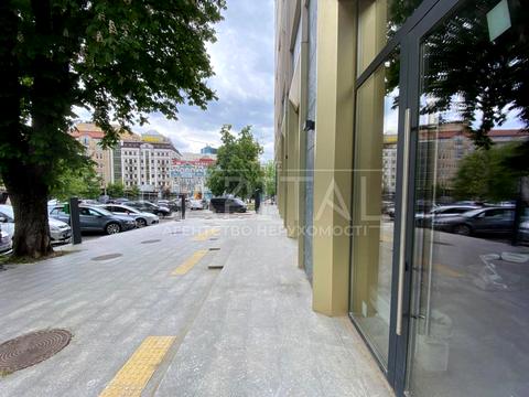 комерційна за адресою Володимирська вул., 86-А