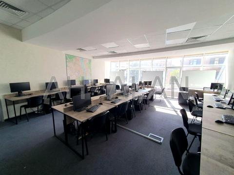 комерційна за адресою Євгена Коновальця вул. (Щорса), 36Д