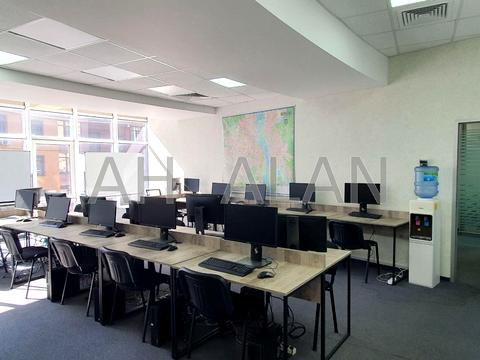 комерційна за адресою Євгена Коновальця вул. (Щорса), 36Д