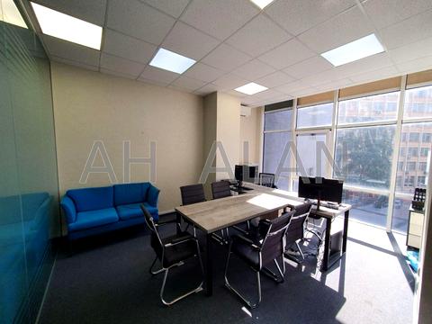 комерційна за адресою Євгена Коновальця вул. (Щорса), 36Д