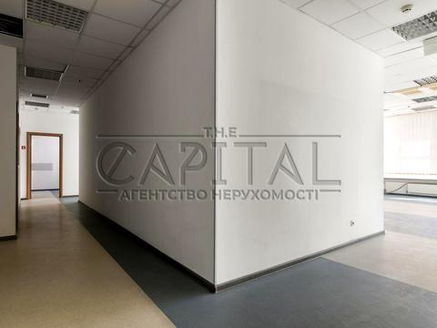 комерційна за адресою Раїси Окіпної вул., 8б