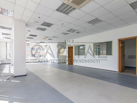 комерційна за адресою Раїси Окіпної вул., 8б