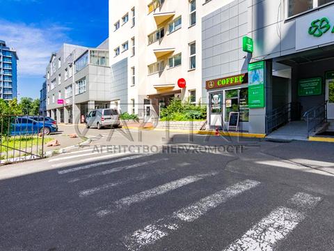 комерційна за адресою Раїси Окіпної вул., 8б