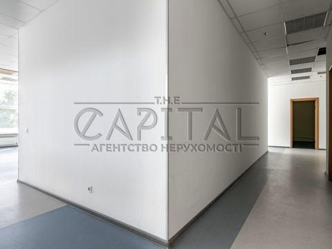 комерційна за адресою Раїси Окіпної вул., 8б