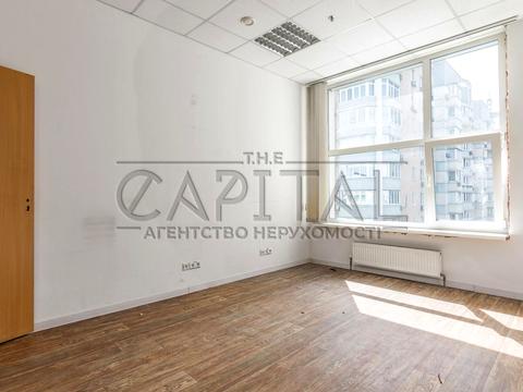 комерційна за адресою Раїси Окіпної вул., 8б